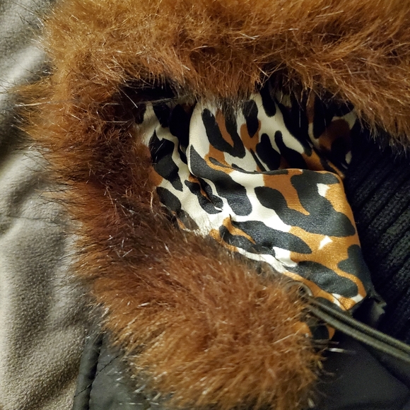 Betsey Johnson Hooded Puffer Vest - Picture 4 of 12